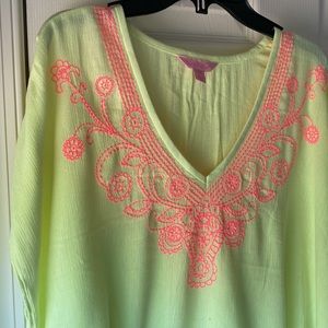 Lilly Pulitzer top with hot pink trim S/M
